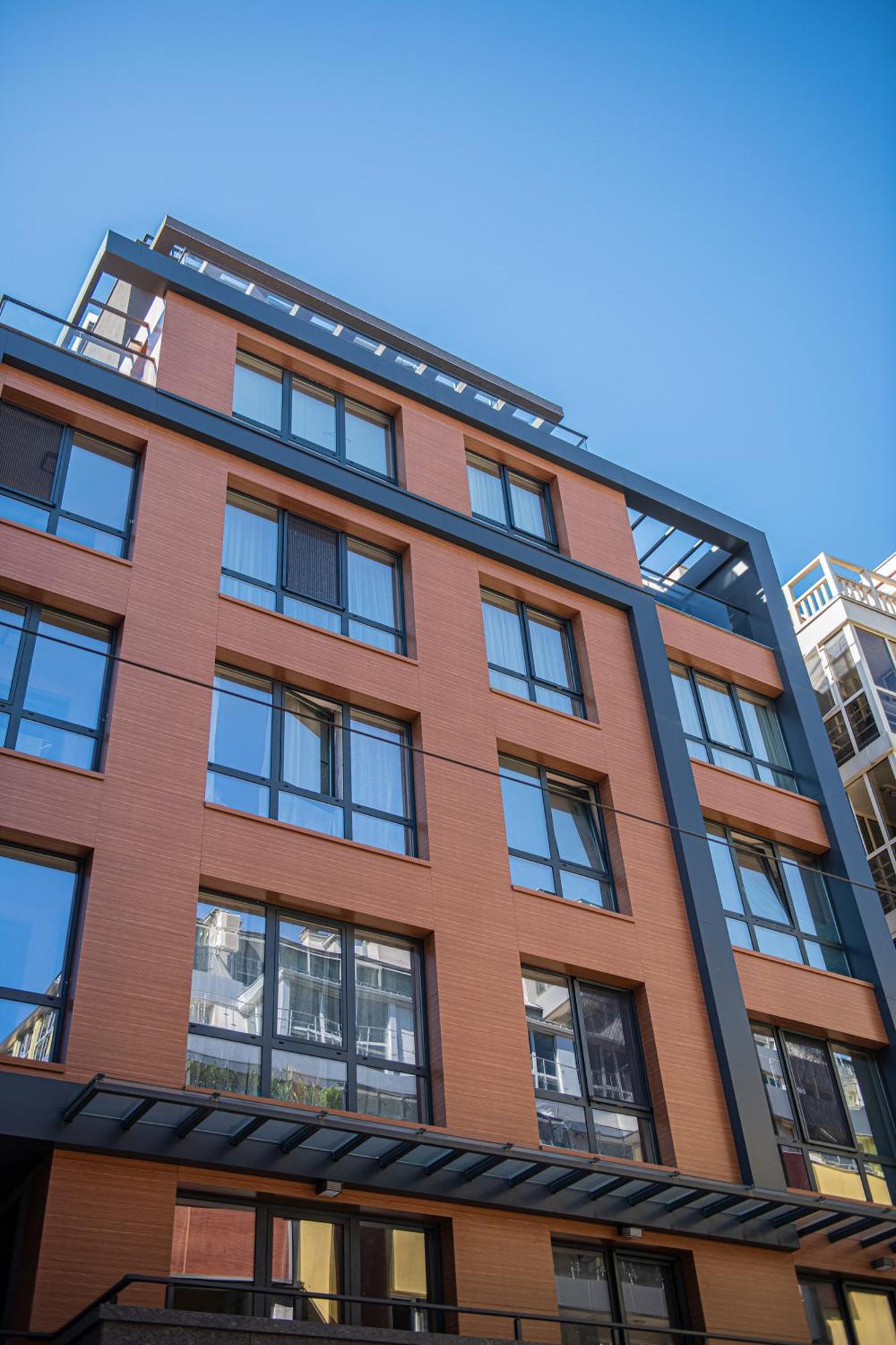 Geneva: A Charming Patio With Private Parking! Apartament Sofia